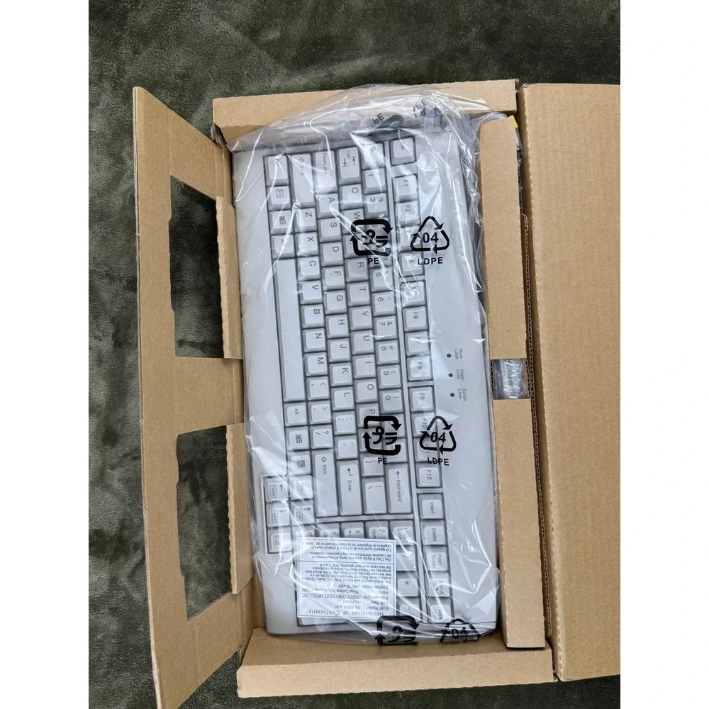 Fujitsu N860-8811-T401/40 Wired USB Keyboard Full Size Gray New